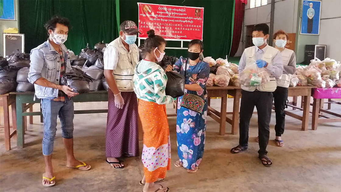Donating Necessities to Myanmar for Positive Energy: Ling Jiou Mountain in the Lead
