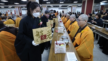 華嚴齋僧　成就清淨善業造福田