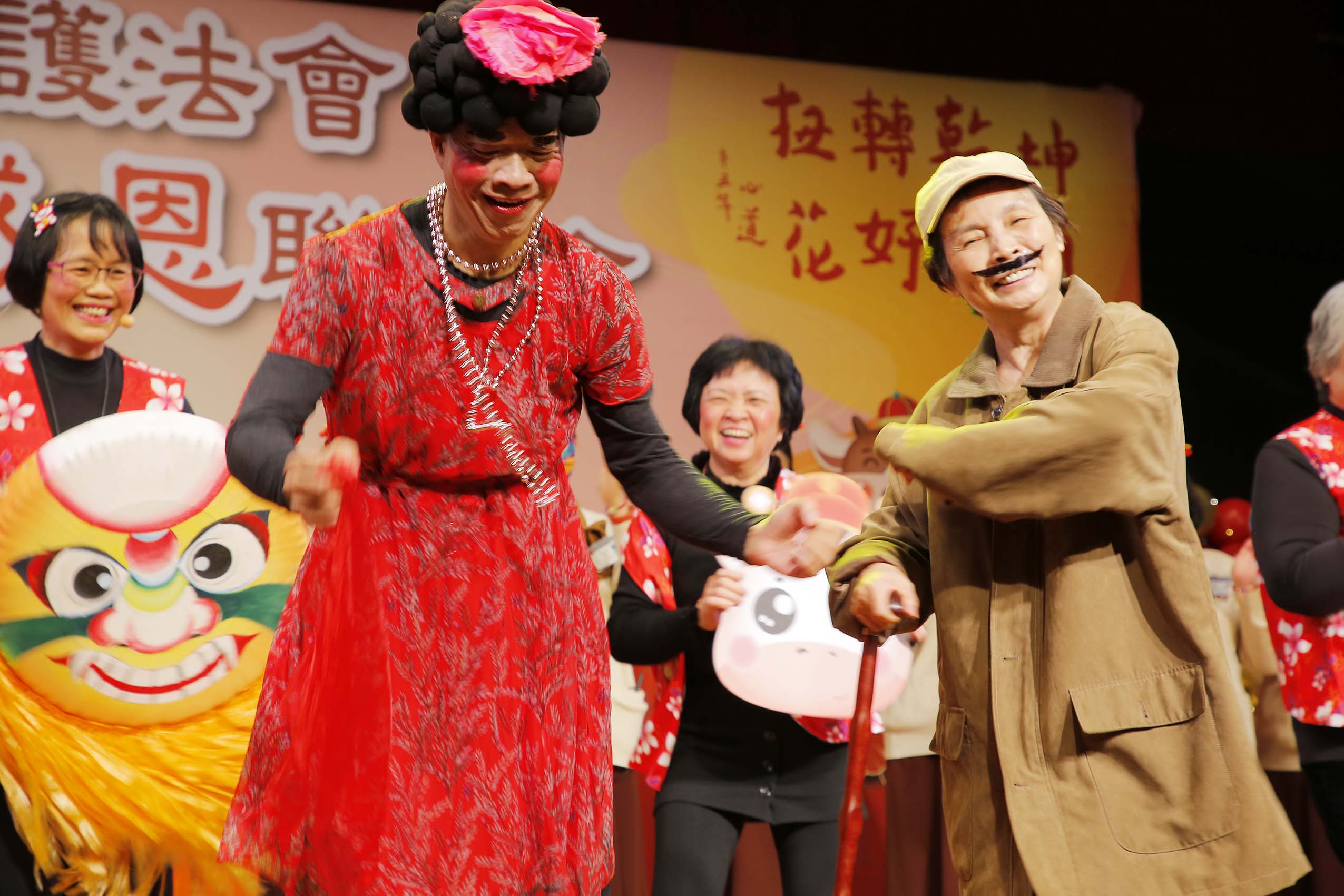 將護法委員勸募學佛的經過演繹出來,展現出靈鷲山護法委員跟隨上師的願力,廣結善緣,無怨無悔的付出