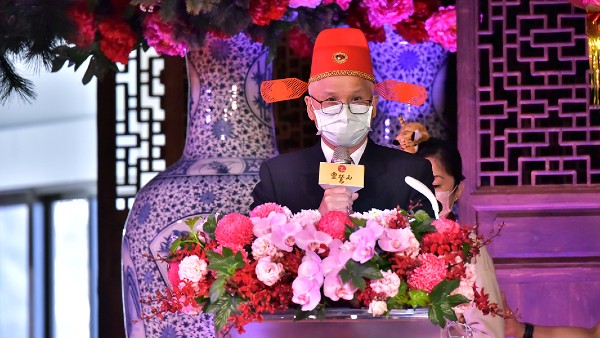 靈鷲山護法會委員歲末感恩聯誼主持人葉競柔師兄 靈鷲山護法會委員歲末感恩聯誼主持人葉競柔師兄