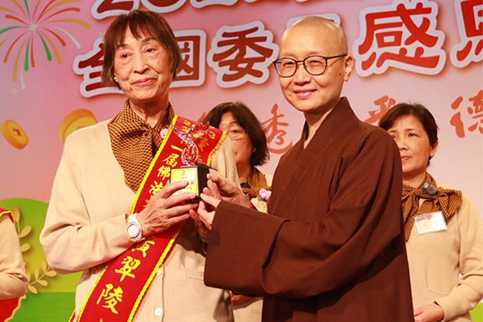 《佛法大使》步履鏗鏘、心慈意暖 黃翠陵淬煉中更精進